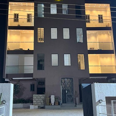 Fowaa Lux Bed & Breakfast Tema Exterior photo