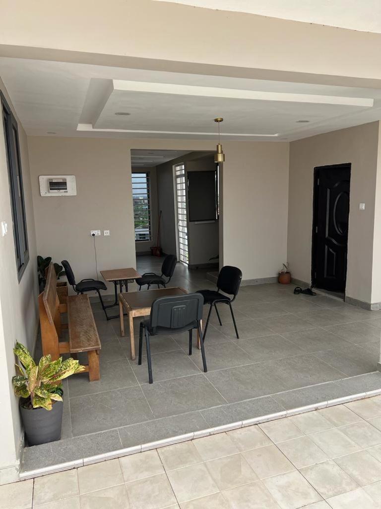 Fowaa Lux Bed & Breakfast Tema Exterior photo